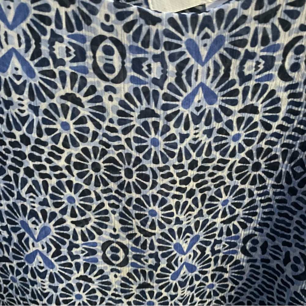 2 Same Style Different Colored Patterns Blouses Sz. XXL - Picture 4 of 16